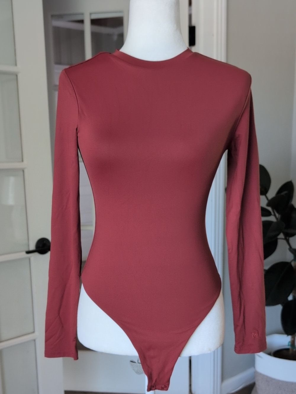 Meshki Women’s Long Sleeve Bodysuit Size Small - Rust